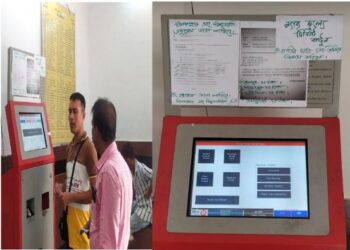 লোকাল ট্রেনে নেওয়া হচ্ছে এক্সপ্রেস ট্রেনের ভাড়া, ক্ষুব্ধ রেলযাত্রীরা