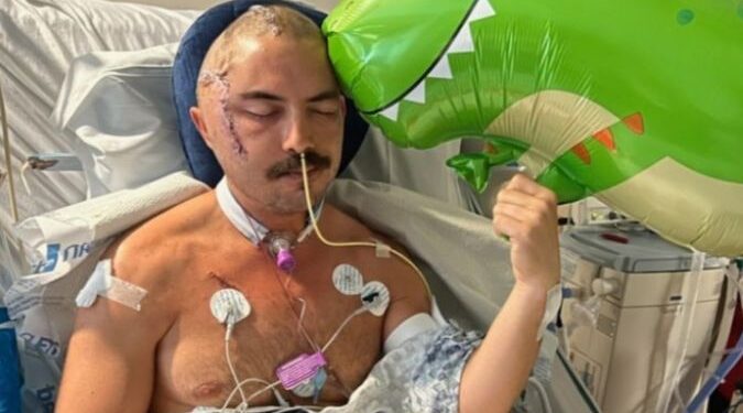 ১২ ফুট কুমীরের মুখের ভিতর গোটা মাথা, অলৌকিক ভাবে প্রাণে বাঁচলেন যুবক