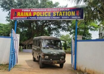 নির্দেশ কার্যকর না করায় রায়না থানার ওসিকে সশরীরে আদালতে হাজিরার নির্দেশ