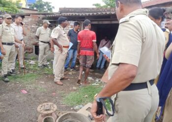 আদালতের নির্দেশে জায়গা জবরদখল মুক্ত করল ভাতার থানার পুলিশ