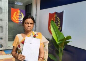 অনলাইন প্রতারণা চক্রের ফাঁদে পড়ে ৭৫ হাজার টাকা খোয়ালেন প্রৌঢ়া