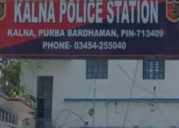 মুখ্যমন্ত্রীর ঘোষণার পরেই শাসক দলের নেতা ও জনপ্রতিনিধিদের বিরুদ্ধে নানা দুর্নীতির অভিযোগ এনে প্রশাসনের দ্বারস্থ কালনাবাসী