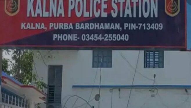 মুখ্যমন্ত্রীর ঘোষণার পরেই শাসক দলের নেতা ও জনপ্রতিনিধিদের বিরুদ্ধে নানা দুর্নীতির অভিযোগ এনে প্রশাসনের দ্বারস্থ কালনাবাসী