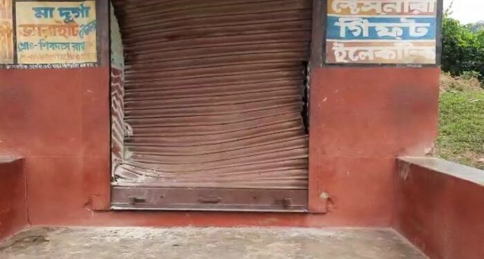 দাঁতাল হাতির অত্যাচারে অতিষ্ট গঙ্গাজলঘাটির বিহারজুড়িয়া গ্রামের মানুষ