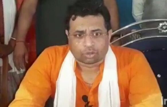 বালি চুরির র‍্যাকেটে যুক্ত পুলিশ, বিএলআরও ও ডিএলআরওদের মাণিক ভট্টাচার্য্য করে দেবো- হুমকি সৌমিত্র খাঁর