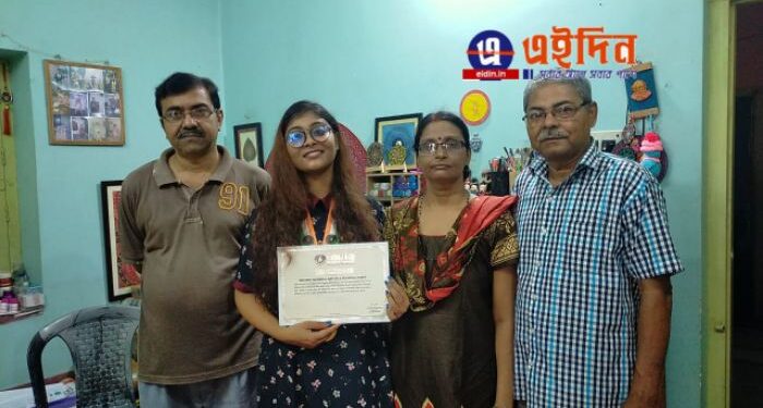 মান্ডালা আর্টে কাটোয়ার তরুণী নিশার দক্ষতাকে স্বীকৃতি দিল ইণ্ডিয়া বুক অফ রেকর্ডস
