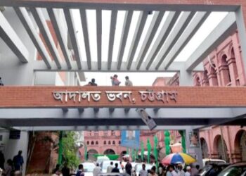 গাঁজা পাচারের ২ আসামিকে ৫ ওয়াক্ত নামাজ পড়ার শর্তে মুক্তি দিল আদালত