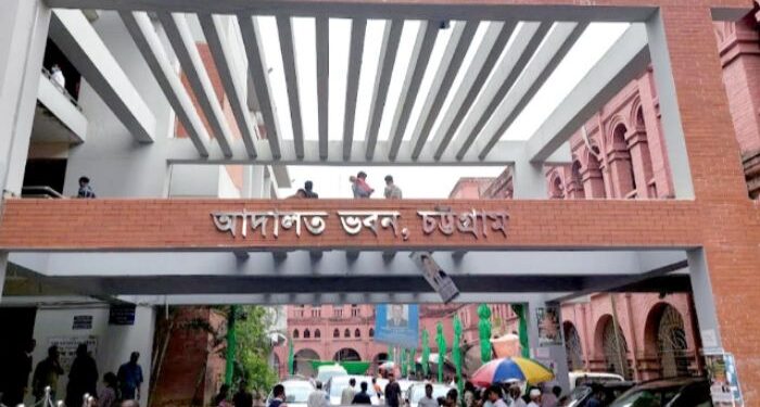 গাঁজা পাচারের ২ আসামিকে ৫ ওয়াক্ত নামাজ পড়ার শর্তে মুক্তি দিল আদালত