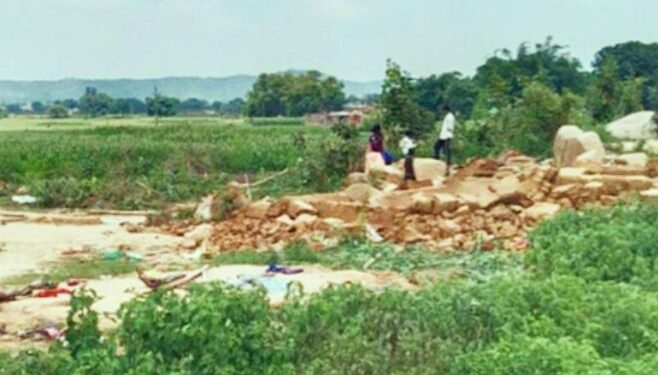 ঝাড়খণ্ডে জমি জিহাদ  : মাদ্রাসার সম্পত্তি দাবি করে মুসাহার সম্প্রদায়ের ৫০ পরিবারের বাড়ি ভেঙে গ্রাম ছাড়া করার অভিযোগ