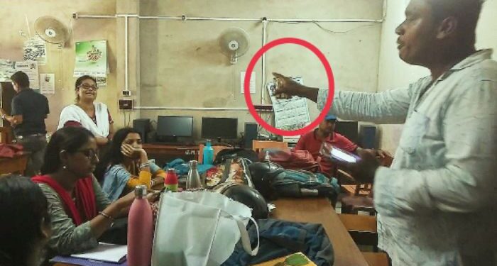 কলেজের স্টাফ রুমে ঢুকে আঙুল উঁচিয়ে,টেবিল চাপড়ে শিক্ষকদের শাসালেন টিএমসিপি নেতা