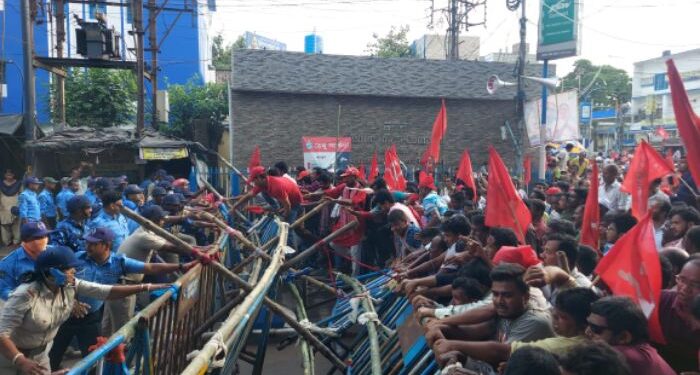 বামেদের আইন অমান্য ঘিরে রণক্ষেত্র বর্ধমান, আটক ১৪০