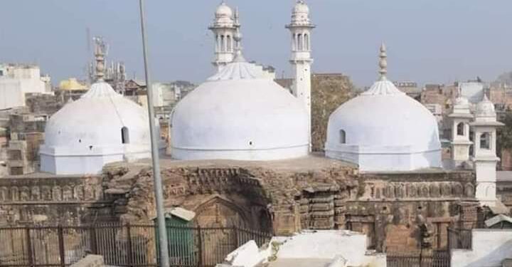 জ্ঞানবাপি মামলা  : হিন্দুদের পক্ষে রায় দিল বারাণসীর জেলা আদালত