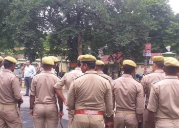 সমাজবাদী পার্টির প্রধান অখিলেশ যাদবকে গৃহবন্দী করল ইউপি পুলিশ