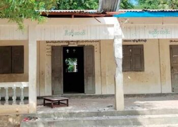 মিয়ানমারের স্কুলে সেনাবাহিনীর হেলিকপ্টার হামলা,নিহত ৯ শিশুসহ ১৩