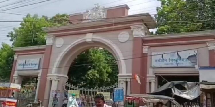 সংবাদ মাধ্যমের কাছে মুখ না খুলে সরাসরি বিজ্ঞপ্তি জারি করলো বর্ধমান বিশ্ববিদ্যালয়