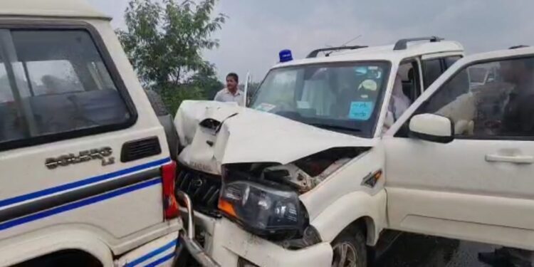 বর্ধমানে জাতীয় সড়কে দুর্ঘটনার কবলে মন্ত্রী বেচারাম মান্নার গাড়ি