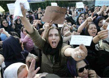 হিজাব থেকে মুক্তির আন্দোলনে উত্তাল ইরান, ইসলামি সর্বোচ্চ নেতা আলী খামেনির মৃত্যুর জন্য প্রার্থনা দেশ জুড়ে