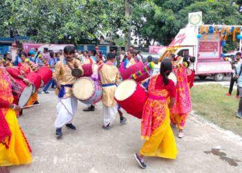 বর্ণাঢ্য শোভাযাত্রার মধ্য দিয়ে ইউনেস্কোকে ধন্যবাদ জানালো বর্ধমানবাসী