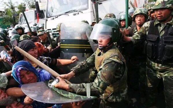 সন্ত্রাসবাদ দমনের নামে উইঘুর মুসলিমদের উপর নিদারুন অত্যাচার চালাচ্ছে চীন, জোর করে বন্ধ্যাত্বকরণে দ্রুত কমেছে জনসংখ্যা – প্রতিবেদন পেশ করলেন জাতিসংঘের মানবাধিকার প্রধান