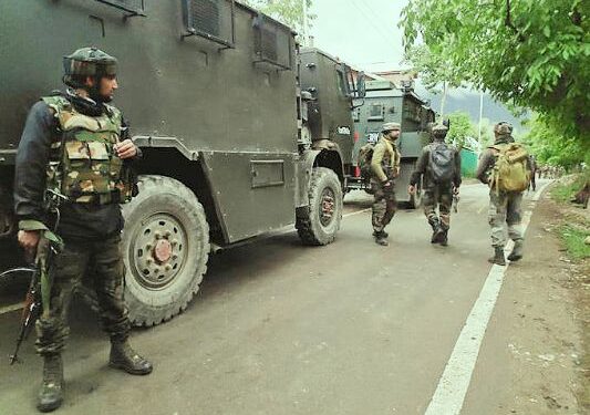 কাশ্মীরে এক পরিযায়ী শ্রমিকের উপর গুলি চালিয়ে পালালো সন্ত্রাসবাদীরা