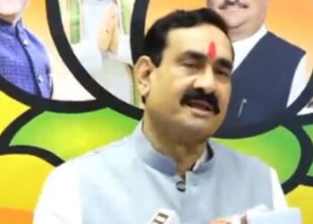 শাবানা আজমিদের টুকরে টুকরে গ্যাংয়ের স্লিপার সেল বলে কটাক্ষ করলেন নরোত্তম মিশ্র