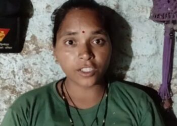 “দিদি বাঁচাও” ডাক শুনে শিশুসন্তানকে ফেলে রেখে খরস্রোতা ক্যানেলের জলে ঝাঁপিয়ে যুবকের প্রাণ বাঁচালেন মহিলা