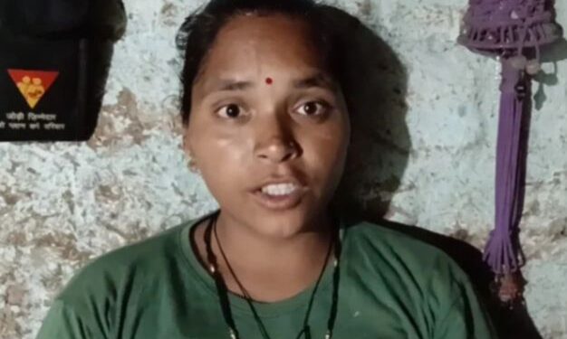 “দিদি বাঁচাও” ডাক শুনে শিশুসন্তানকে ফেলে রেখে খরস্রোতা ক্যানেলের জলে ঝাঁপিয়ে যুবকের প্রাণ বাঁচালেন মহিলা