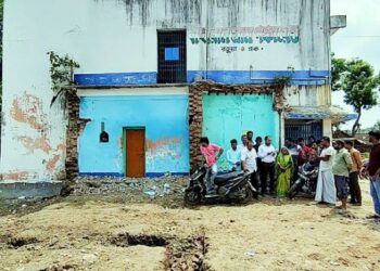 গরু পাচার-শিক্ষক নিয়োগ দূর্নীতি নিয়ে শোড়গোলের মাঝেই পঞ্চায়েত ভবনের পুরনো সামগ্রী বিক্রির অভিযোগ রতুয়ায়