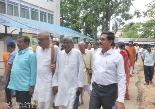 অবসরপ্রাপ্ত শিক্ষকদের সম্মান জ্ঞাপন করল গুসকরা পুরসভা