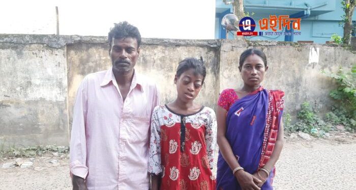 ঠিকরে বেরিয়ে আসছে নাবালিকার দুটি চোখ, চিকিৎসার জন্য সবার পায়ে ধরে সাহায্য চাইছেন দরিদ্র বাবা মা