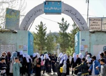 তালিবানি ফতোয়ার বিরুদ্ধে রুখে দাঁড়াতে শুরু করেছে আফগানিরা, খোলা হল বেশ কিছু গার্লস স্কুল