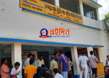 ক্লাস চলাকালীন শিক্ষককে বেদম পেটালেন সহ শিক্ষক, আতঙ্কে কান্নার রোল কচিকাঁচাদের মধ্যে