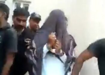 পাকিস্থানে বন্যাদুর্গত হিন্দুদের সঙ্গে বৈষম্যমূলক আচরণ, খবর সংগ্রহ করতে গিয়ে গ্রেপ্তার সাংবাদিক