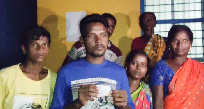 পূজোর মুখেই লটারিতে ১ কোটি পুরষ্কার, আনন্দে আত্মহারা ভাতারের  নির্মান শ্রমিকের হতদরিদ্র পরিবার