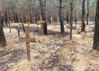 ইজিয়াম শহরে গণকবরের হদিশ পাওয়া গেছে বলে জানালো ইউক্রেন