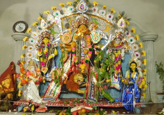 নবমীর দিন মাতৃপুজোর  সঙ্গে গ্রহরাজের পুজো বাধ্যতামূলক,  পুরুষদের হাতে তৈরি ভোগ নিবেদন করা হয় দেবীকে- সাতশ বছর ধরে এই পরম্পরা মেনে চলছে মঙ্গলকোটের গণপুরের ভট্টাচার্য পরিবার