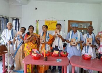 হুগলীর হরিপালে পরিমল একাডেমী’তে আয়োজিত হল পত্রিকার মোড়ক উন্মোচন অনুষ্ঠান