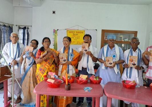 হুগলীর হরিপালে পরিমল একাডেমী’তে আয়োজিত হল পত্রিকার মোড়ক উন্মোচন অনুষ্ঠান