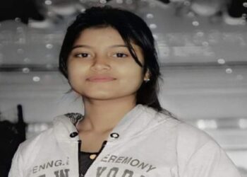 মায়ের উপর অভিমান করে আত্মঘাতী কাটোয়ার কলেজ ছাত্রী