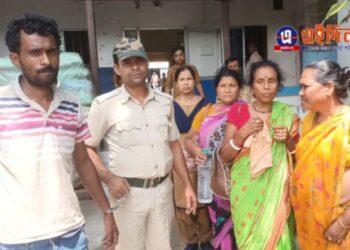 চার চাকা গাড়িতে করে গাঁজা পাচারের সময় গ্রেফতার ৩ মহিলাসহ ৪, উদ্ধার ৩৩ কেজি গাঁজা