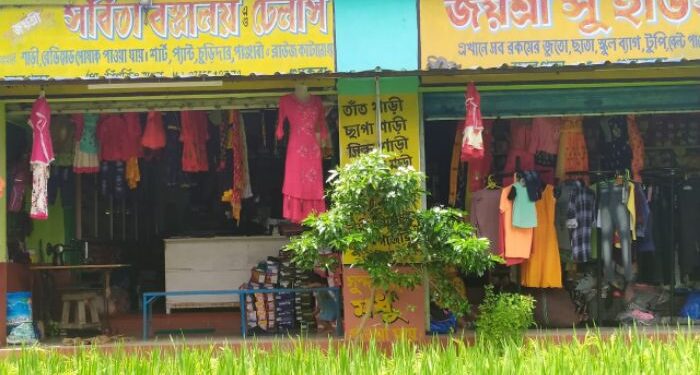 শারোদৎসবে ব্যবসায় ভাটা, চিন্তায় গুসকরার বস্ত্র ব্যবসায়ীরা