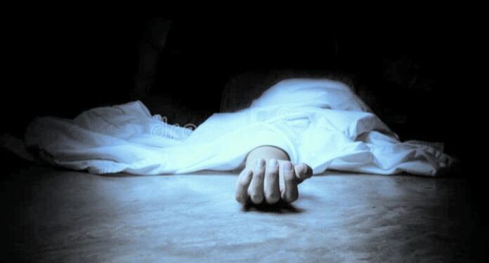 জীবিত ভেবে দেড় বছর ধরে মৃতদেহ আগলে রেখেছিল পরিবার