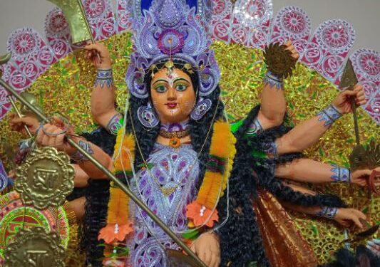 সালানপুরের ‘মোড়ল’ পরিবারের পুজো হল ‘গেট টুগেদার’