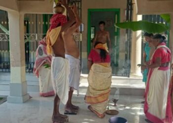 মূর্তি নয় কলাগাছকে দেবী শিবাখ্যা রূপে পূজো করেন সিঙ্গালী গ্রামের রায় পরিবার