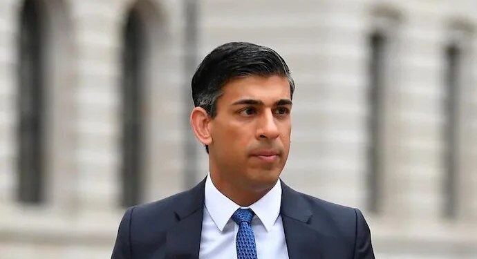 ঋষি সুনাককে সমর্থন করার কথা জানিয়েছে ১০০ সাংসদ