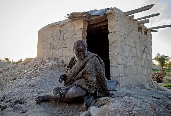 বিশ্বের সবচেয়ে নোংরা মানুষ ‘আঙ্কেল হাজি’র মৃত্যু,পরিষ্কার পরিচ্ছন্নতাকে স্বাস্থ্যের জন্য ক্ষতিকর বলে মনে করতেন