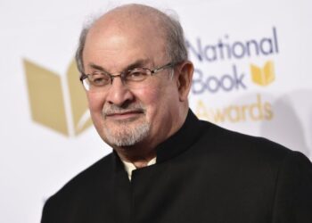 সালমান রুশদির মৃত্যু পরোয়ানার সঙ্গে যুক্ত থাকায় ইরানের সংস্থার বিরুদ্ধে নিষেধাজ্ঞা জারি আমেরিকার