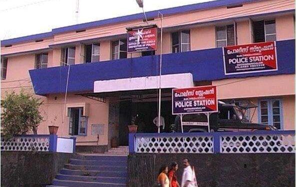 দীপাবলিতে আতশবাজি পোড়ানোর অপরাধে প্রতিবেশী তামিল পরিবারের উপর হামলার অভিযোগ ভিন ধর্মের পুলিশ অফিসারের বিরুদ্ধে