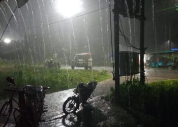 বজ্রবিদ্যুৎসহ ভারী বৃষ্টিতে বৃষ্টিতে ভিজলো দক্ষিণ দিনাজপুর জেলা