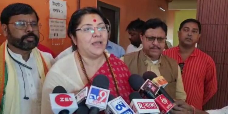 “তৃণমূল সরকারের পুরো মন্ত্রিসভাটাই আগামী দিনে জেলের ভিতরে থাকবে-জেল থেকেই মন্ত্রীরা সরকার চালাবে”-দাবি লকেট চট্টোপাধ্যায়ের